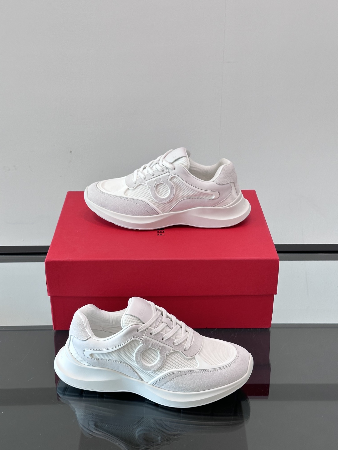 Ferragam/菲拉格慕 男士新款网面透气拼接小牛皮休闲运动鞋👟运动休闲款 时尚百搭 拼色经典搭配 采