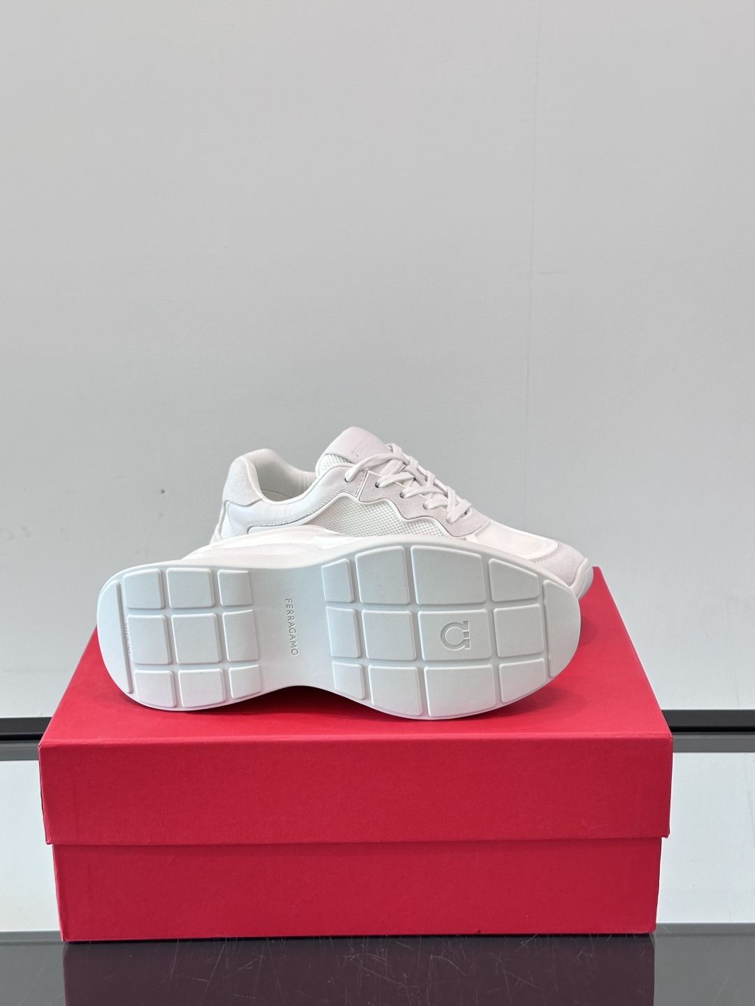 Ferragam/菲拉格慕 男士新款网面透气拼接小牛皮休闲运动鞋👟运动休闲款 时尚百搭 拼色经典搭配 采