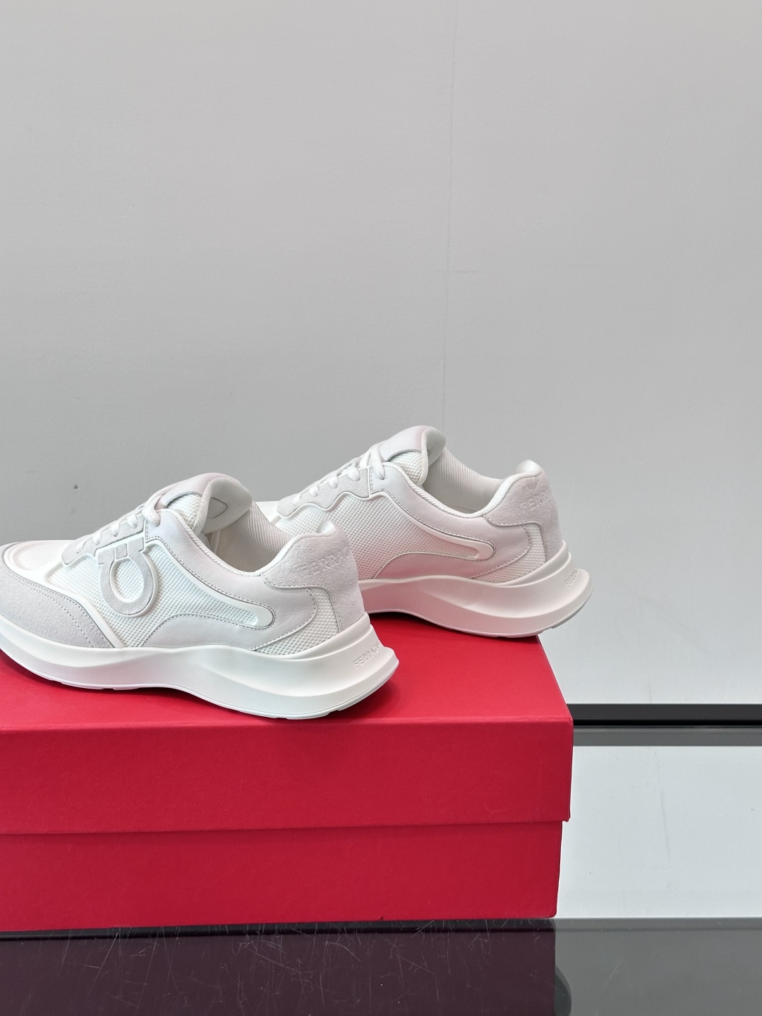 Ferragam/菲拉格慕 男士新款网面透气拼接小牛皮休闲运动鞋👟运动休闲款 时尚百搭 拼色经典搭配 采