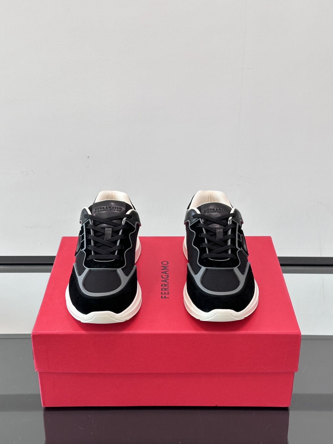 Ferragam/菲拉格慕 男士新款网面透气拼接小牛皮休闲运动鞋👟运动休闲款 时尚百搭 拼色经典搭配 采