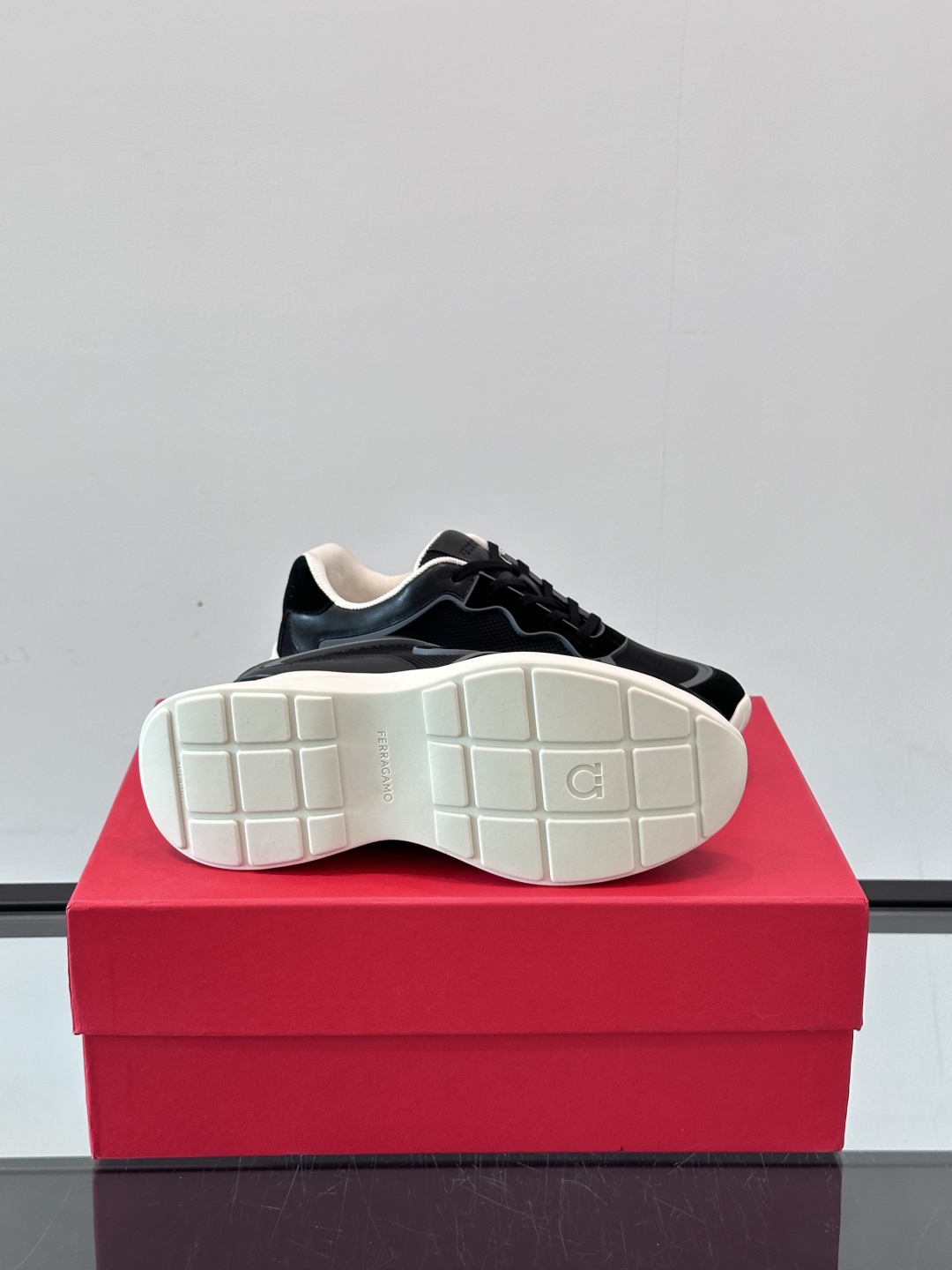 Ferragam/菲拉格慕 男士新款网面透气拼接小牛皮休闲运动鞋👟运动休闲款 时尚百搭 拼色经典搭配 采