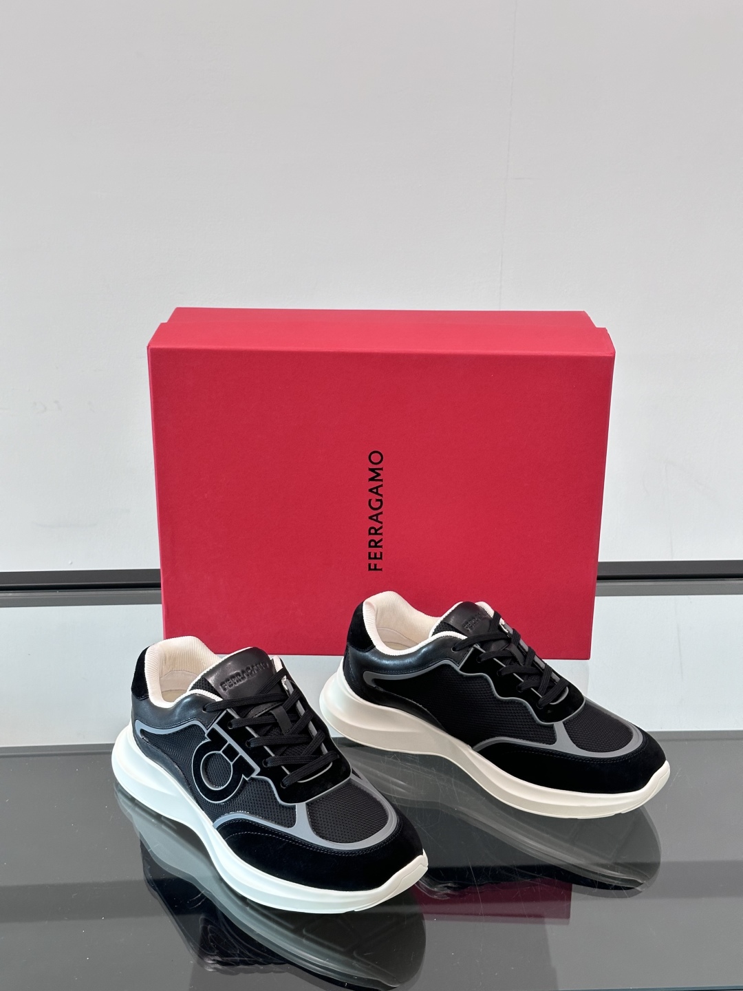 Ferragam/菲拉格慕 男士新款网面透气拼接小牛皮休闲运动鞋👟运动休闲款 时尚百搭 拼色经典搭配 采