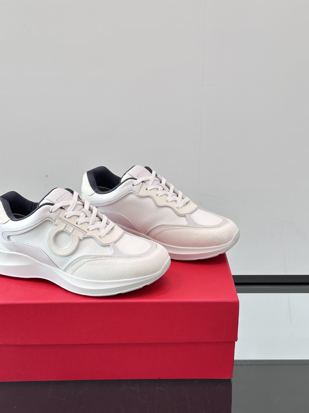 Ferragam/菲拉格慕 男士新款网面透气拼接小牛皮休闲运动鞋👟运动休闲款 时尚百搭 拼色经典搭配 采