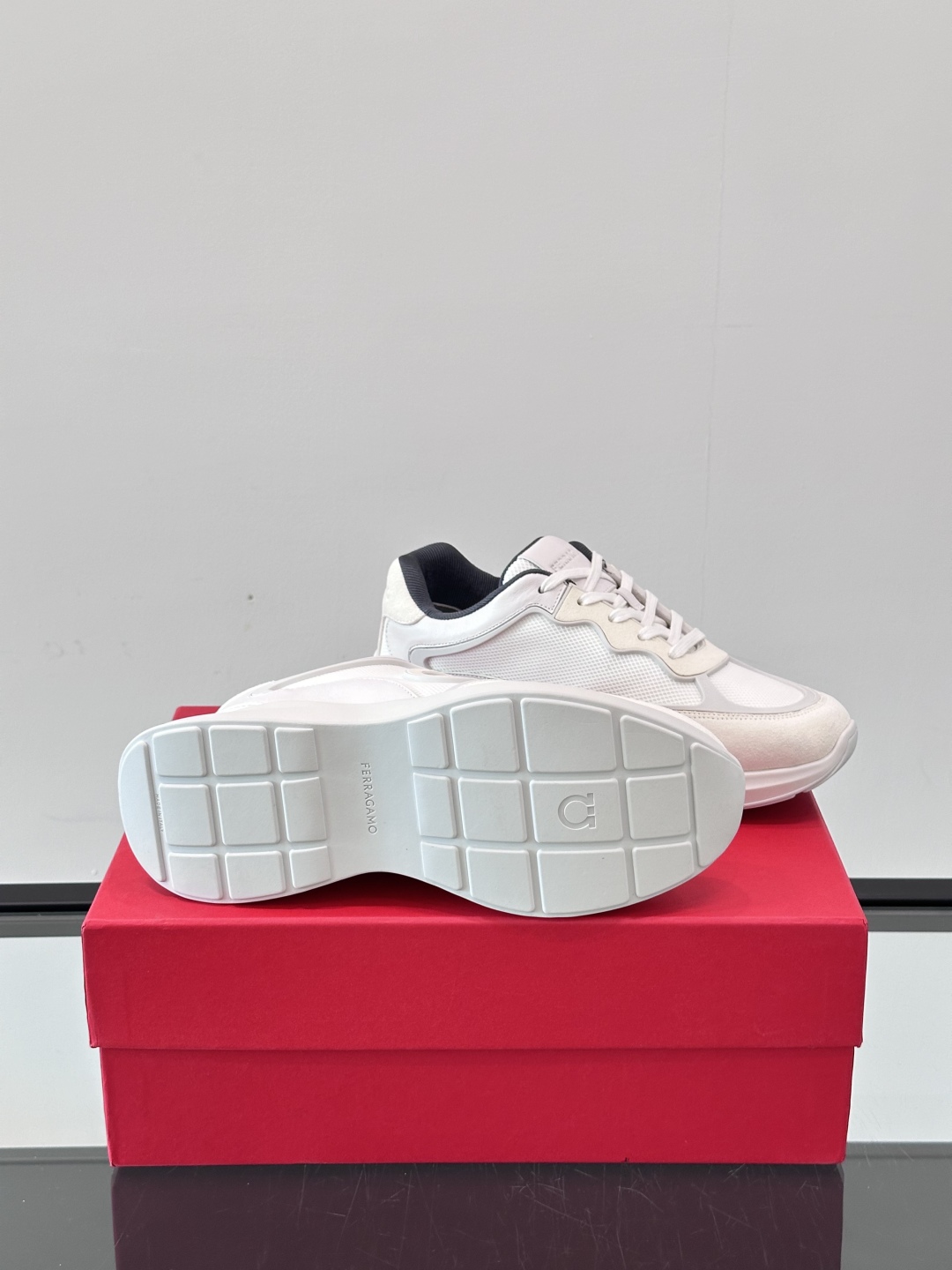 Ferragam/菲拉格慕 男士新款网面透气拼接小牛皮休闲运动鞋👟运动休闲款 时尚百搭 拼色经典搭配 采