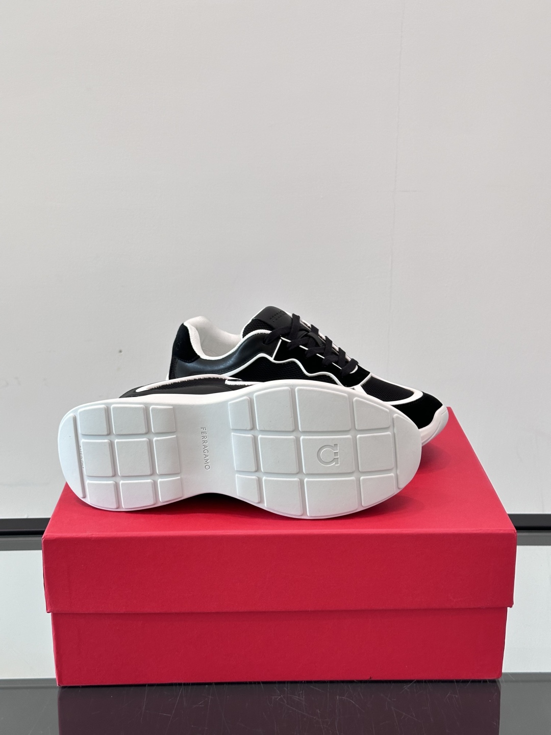 Ferragam/菲拉格慕 男士新款网面透气拼接小牛皮休闲运动鞋👟运动休闲款 时尚百搭 拼色经典搭配 采