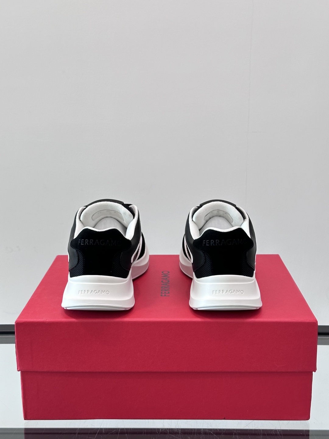 Ferragam/菲拉格慕 男士新款网面透气拼接小牛皮休闲运动鞋👟运动休闲款 时尚百搭 拼色经典搭配 采