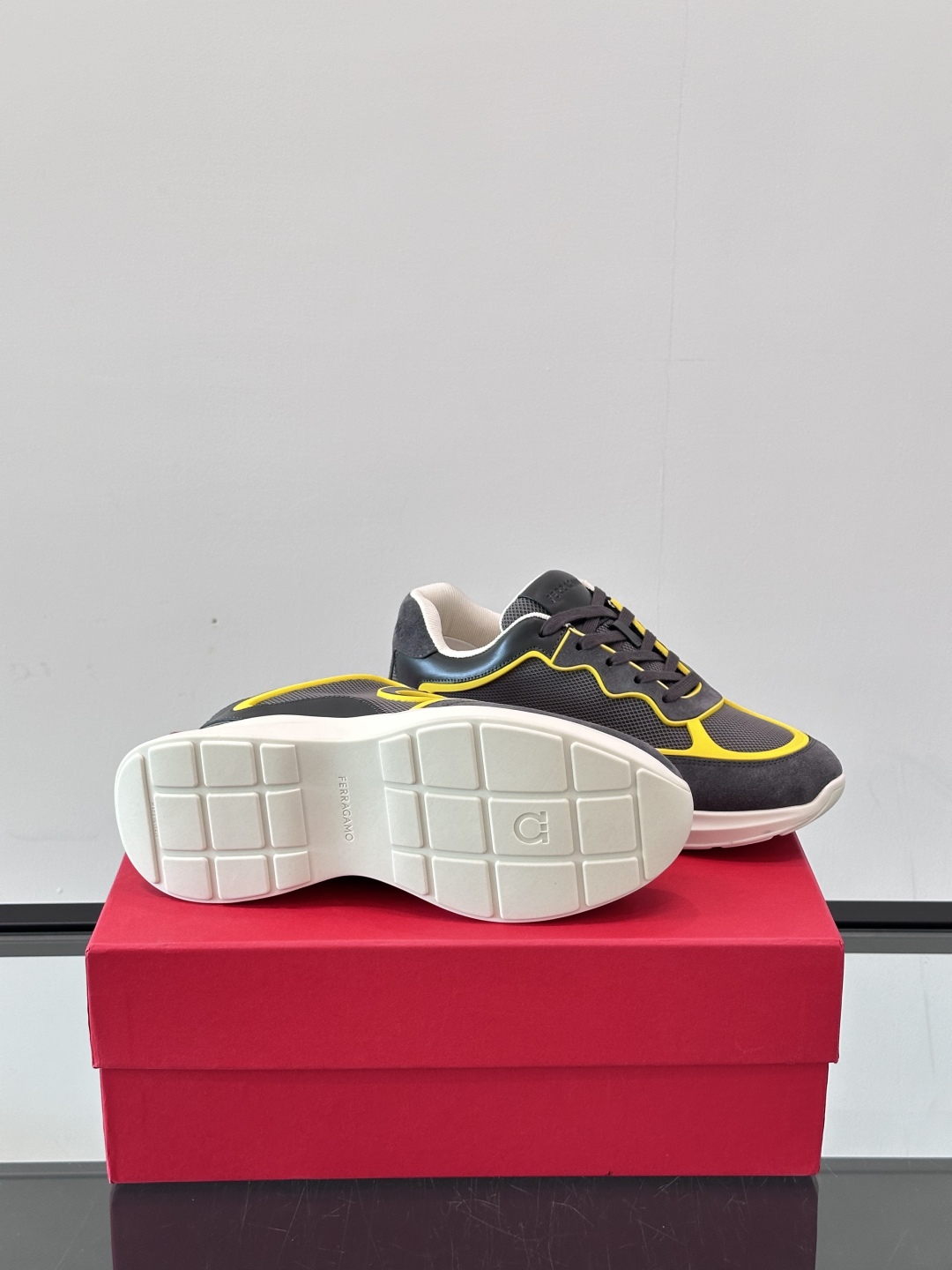 Ferragam/菲拉格慕 男士新款网面透气拼接小牛皮休闲运动鞋👟运动休闲款 时尚百搭 拼色经典搭配 采