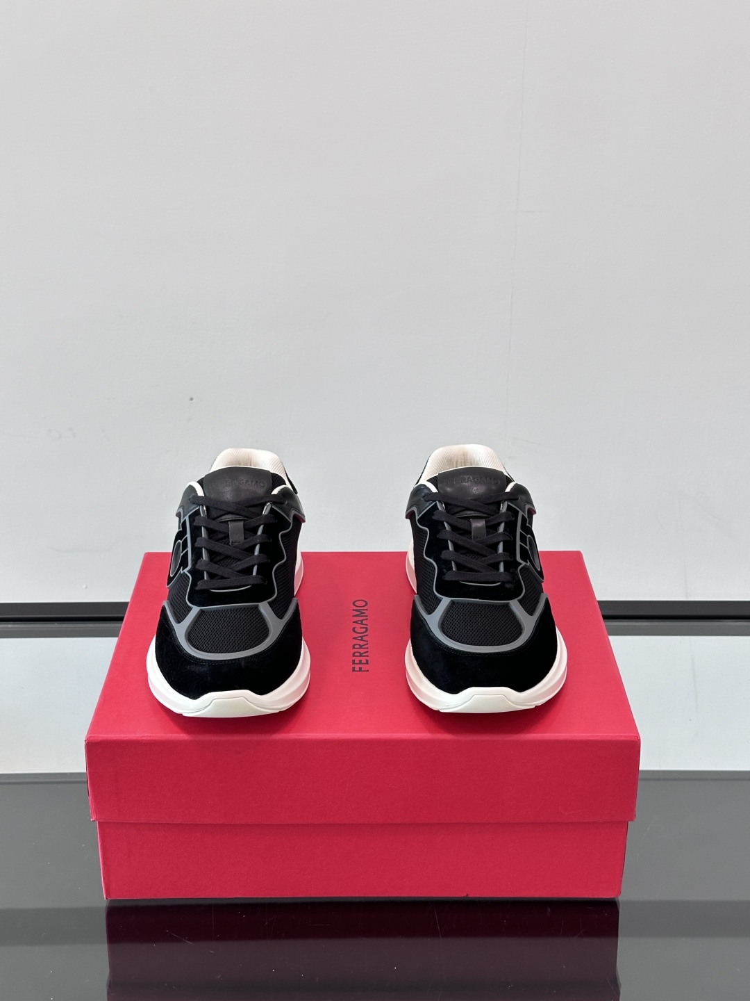 Ferragam/菲拉格慕 男士新款网面透气拼接小牛皮休闲运动鞋👟运动休闲款 时尚百搭 拼色经典搭配 采