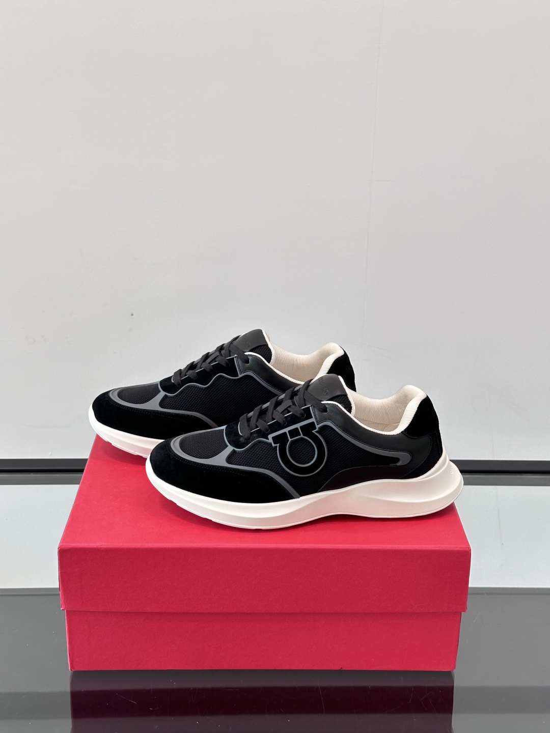 Ferragam/菲拉格慕 男士新款网面透气拼接小牛皮休闲运动鞋👟运动休闲款 时尚百搭 拼色经典搭配 采