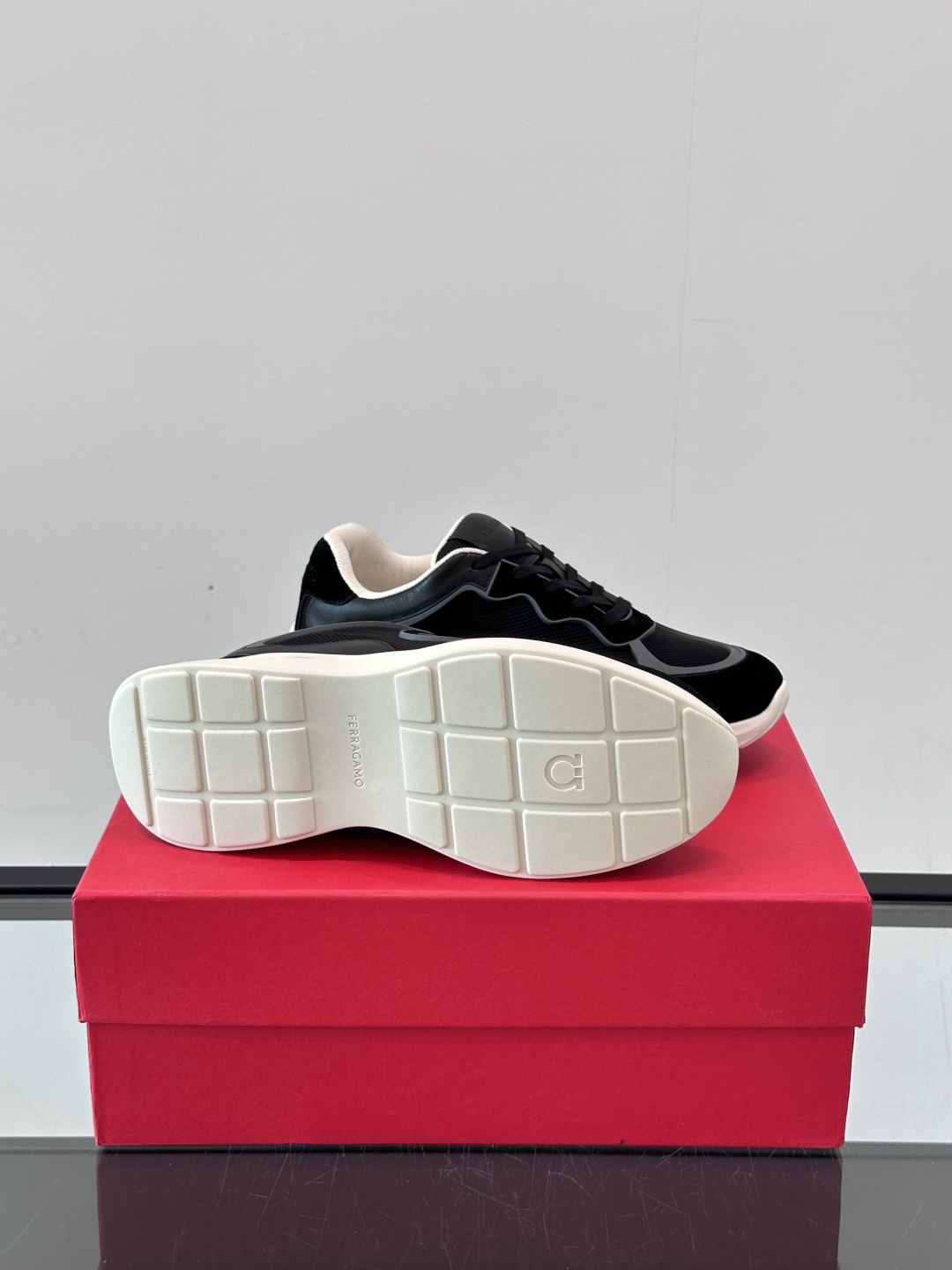 Ferragam/菲拉格慕 男士新款网面透气拼接小牛皮休闲运动鞋👟运动休闲款 时尚百搭 拼色经典搭配 采