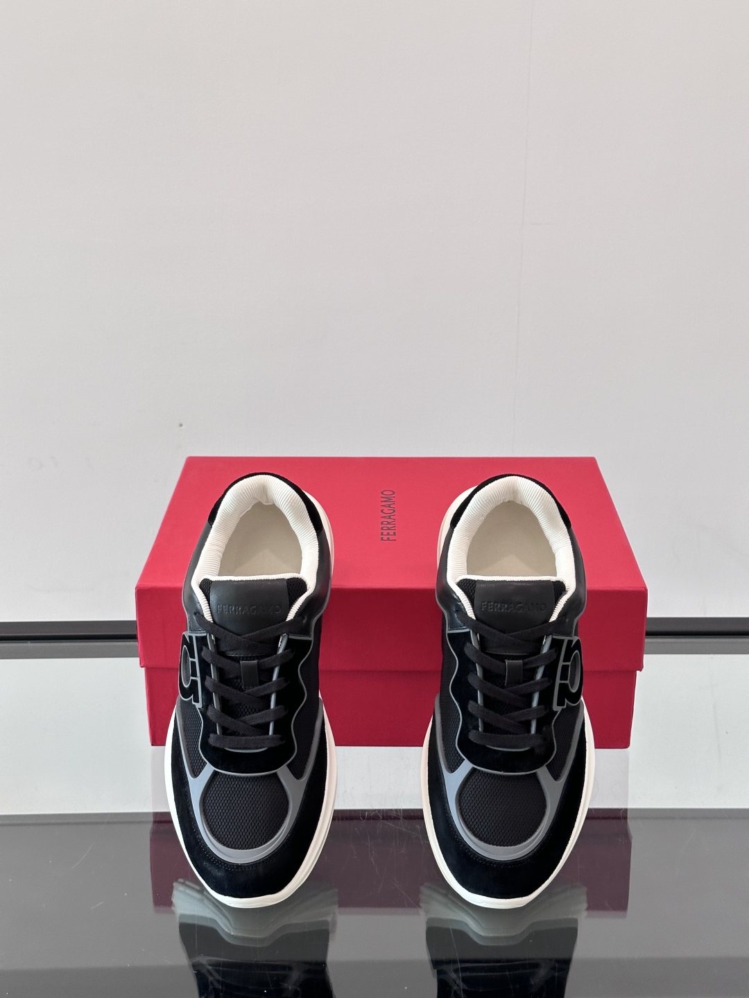 Ferragam/菲拉格慕 男士新款网面透气拼接小牛皮休闲运动鞋👟运动休闲款 时尚百搭 拼色经典搭配 采