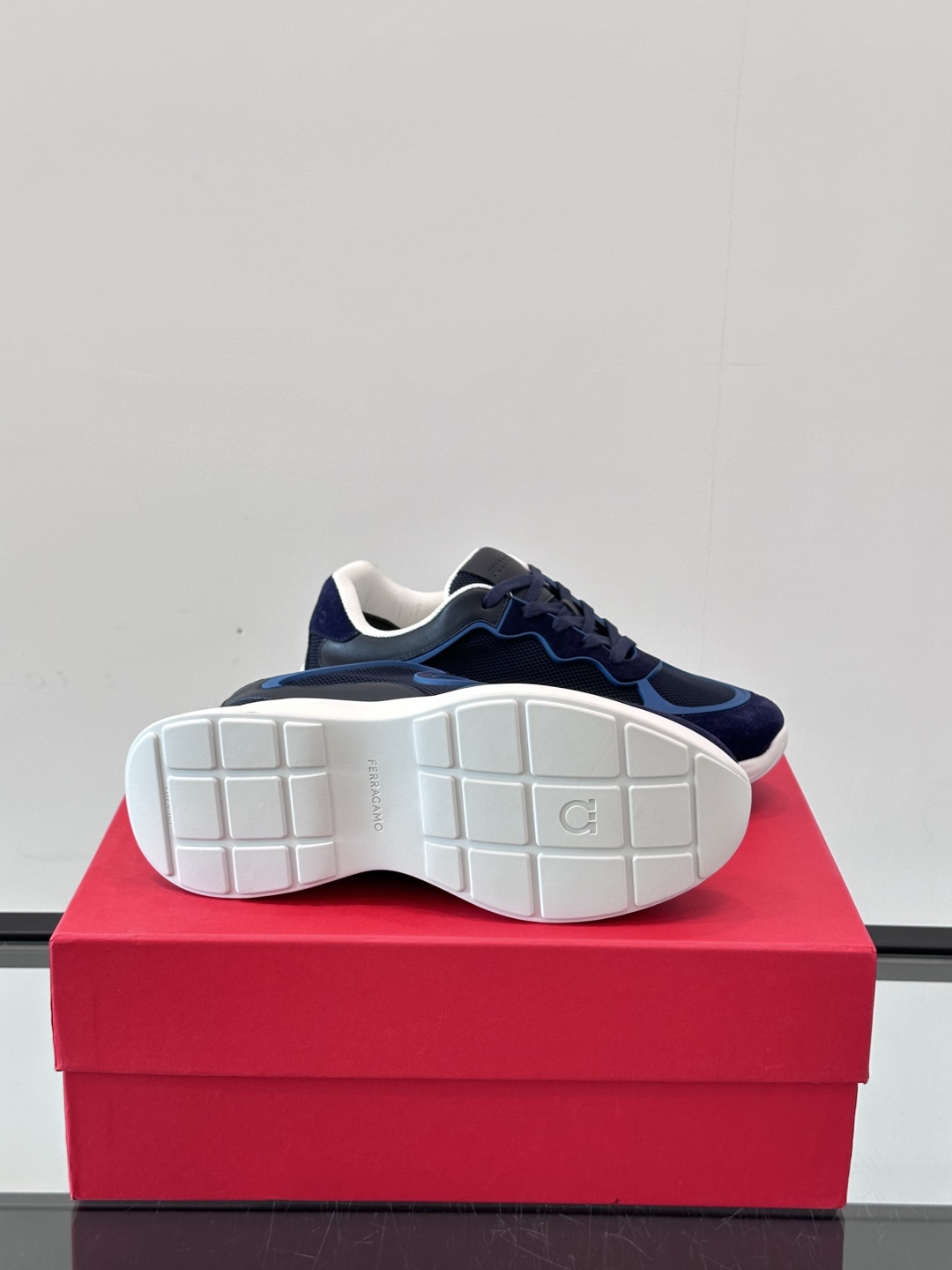 Ferragam/菲拉格慕 男士新款网面透气拼接小牛皮休闲运动鞋👟运动休闲款 时尚百搭 拼色经典搭配 采