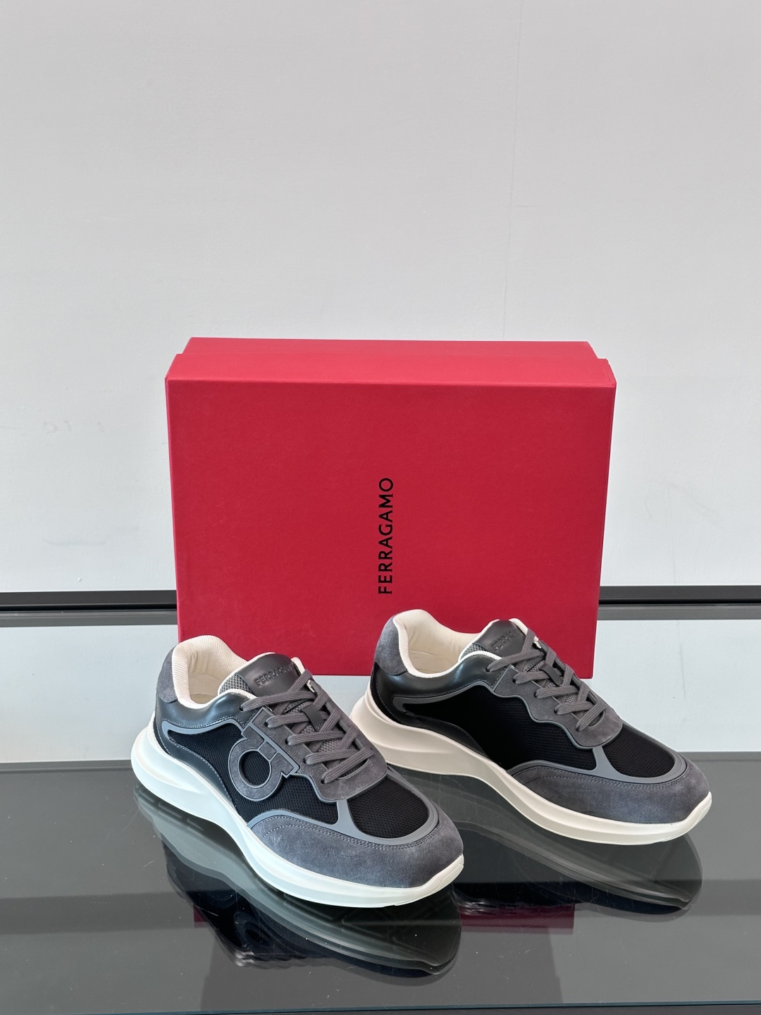 Ferragam/菲拉格慕 男士新款网面透气拼接小牛皮休闲运动鞋👟运动休闲款 时尚百搭 拼色经典搭配 采