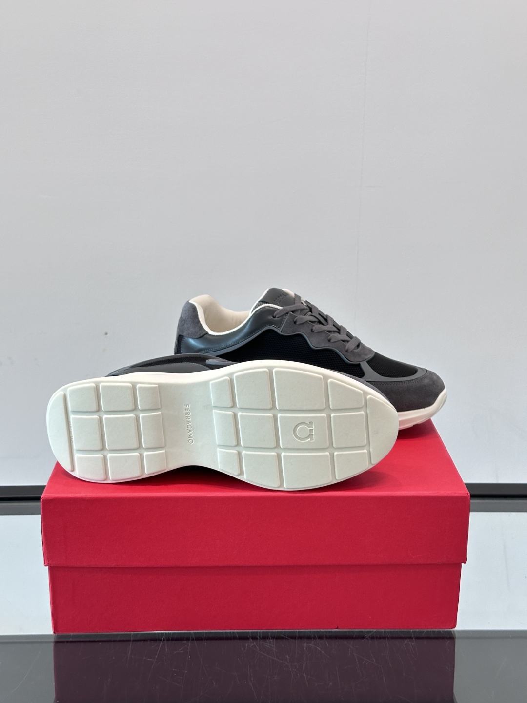Ferragam/菲拉格慕 男士新款网面透气拼接小牛皮休闲运动鞋👟运动休闲款 时尚百搭 拼色经典搭配 采