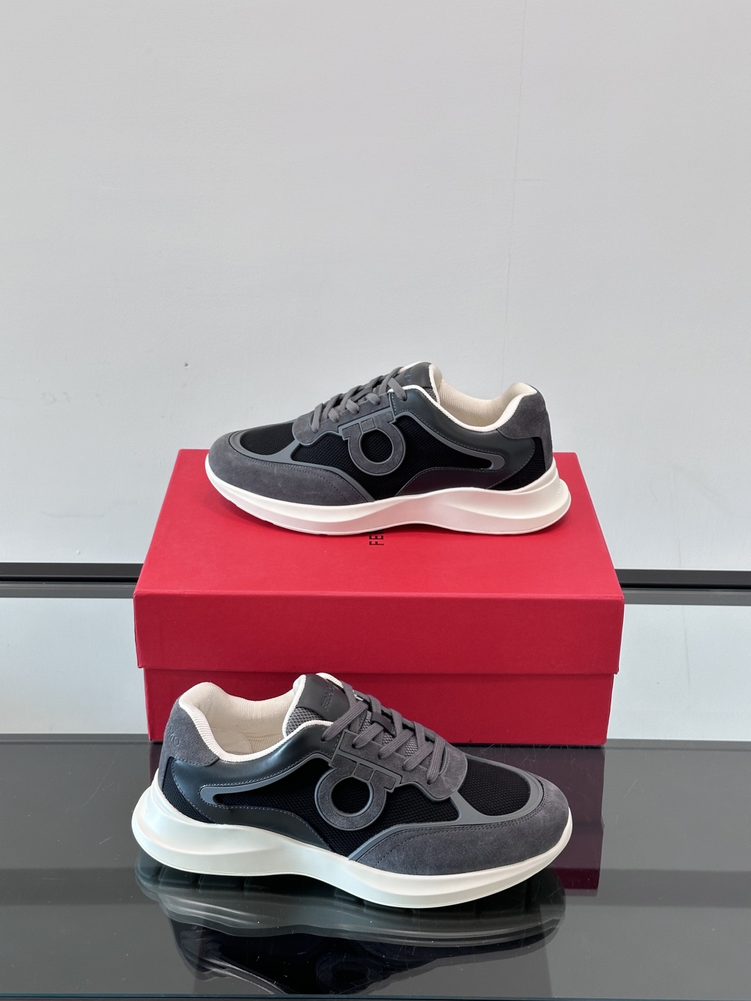 Ferragam/菲拉格慕 男士新款网面透气拼接小牛皮休闲运动鞋👟运动休闲款 时尚百搭 拼色经典搭配 采