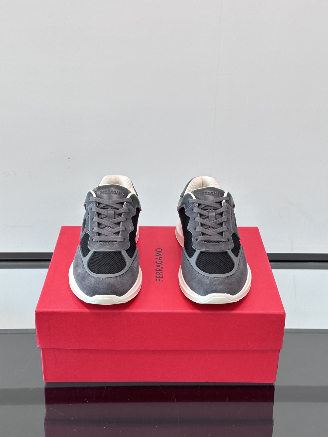 Ferragam/菲拉格慕 男士新款网面透气拼接小牛皮休闲运动鞋👟运动休闲款 时尚百搭 拼色经典搭配 采