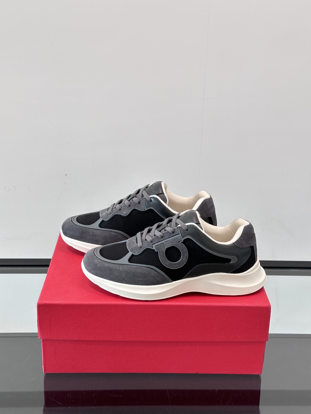 Ferragam/菲拉格慕 男士新款网面透气拼接小牛皮休闲运动鞋👟运动休闲款 时尚百搭 拼色经典搭配 采