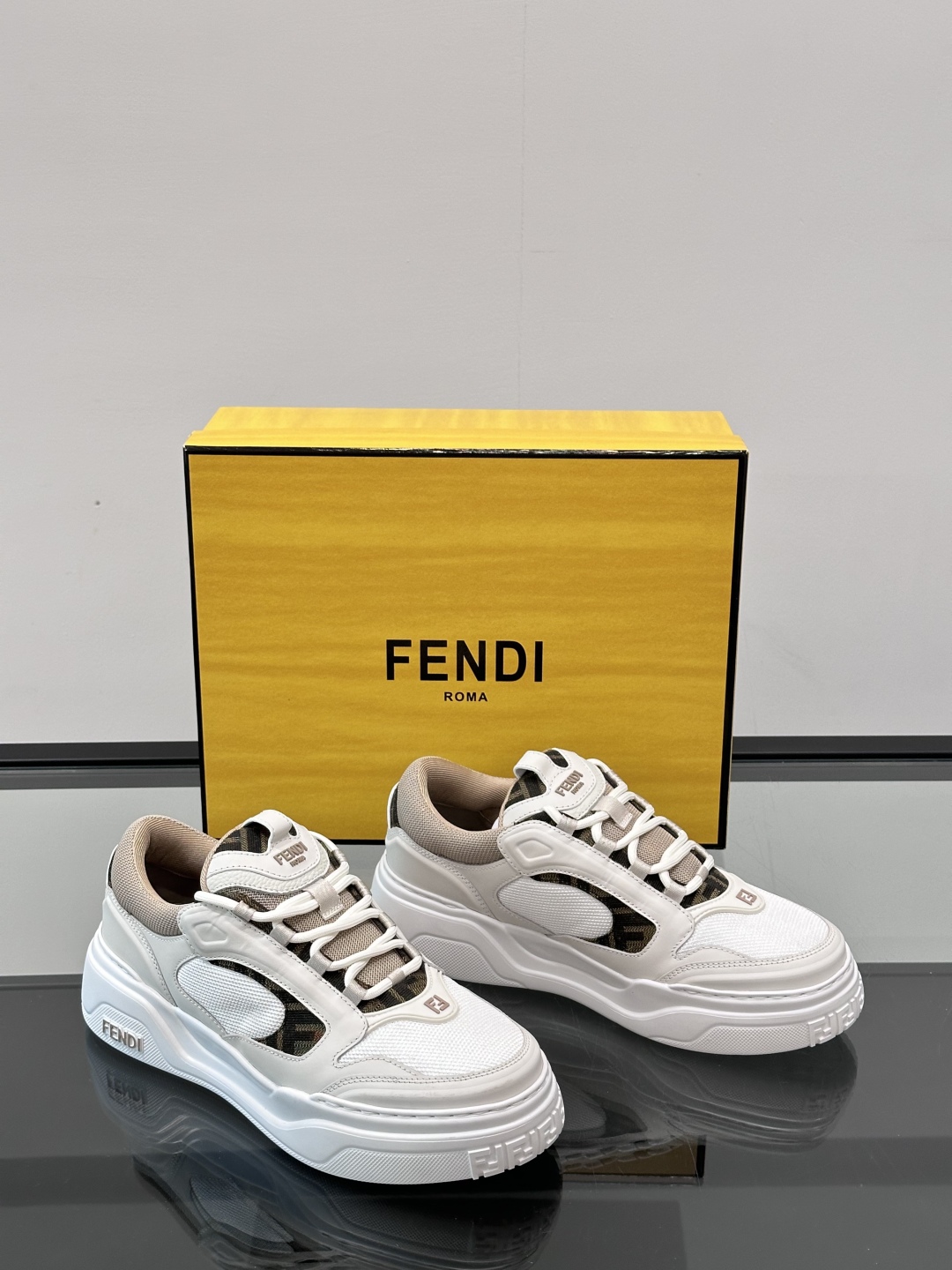Fendi芬迪春夏最新走秀款运动鞋 25秀场出镜率最高的单品 原版购入开发 一比一复刻 设计师Kim J
