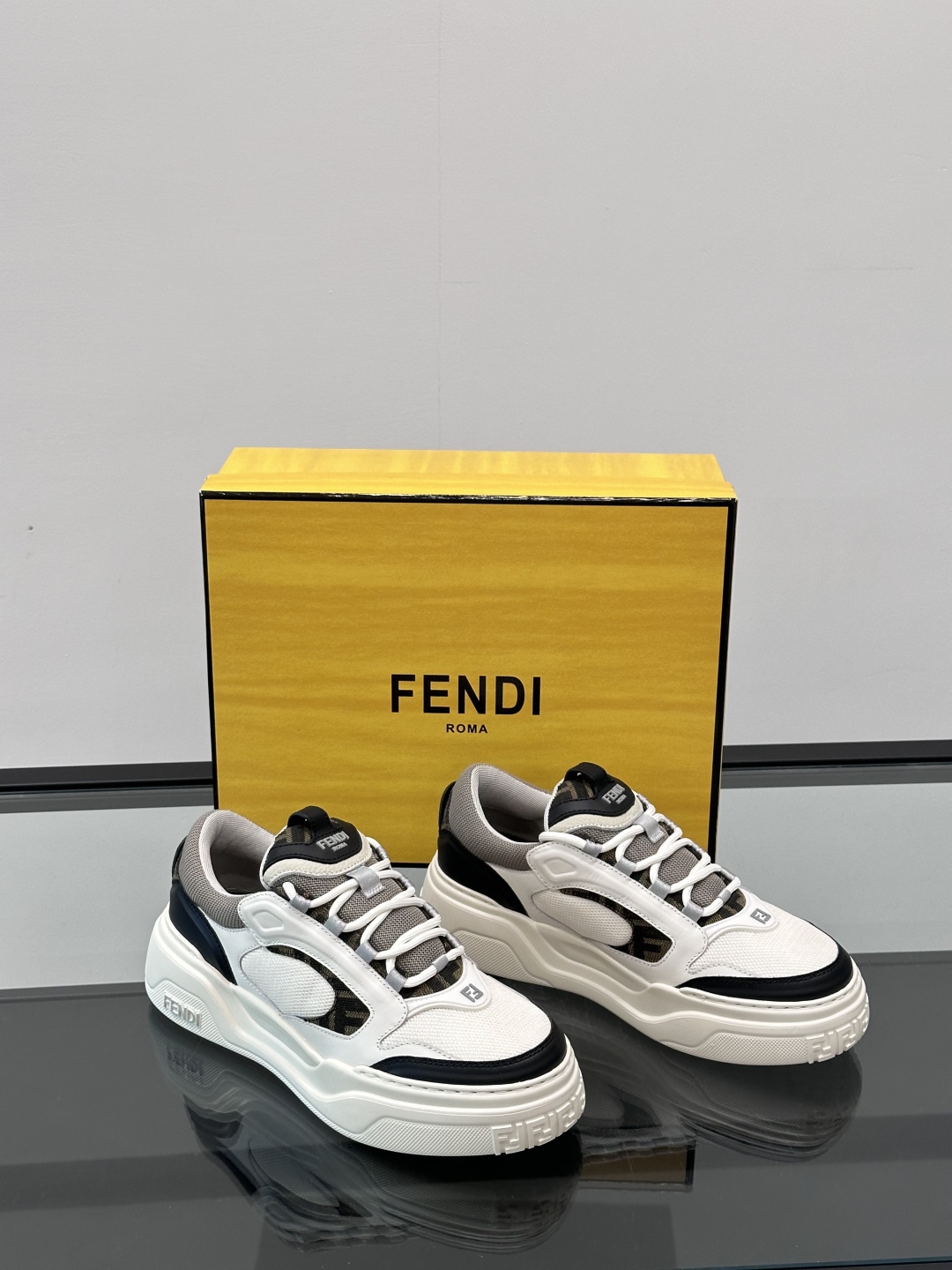 Fendi芬迪春夏最新走秀款运动鞋 25秀场出镜率最高的单品 原版购入开发 一比一复刻 设计师Kim J