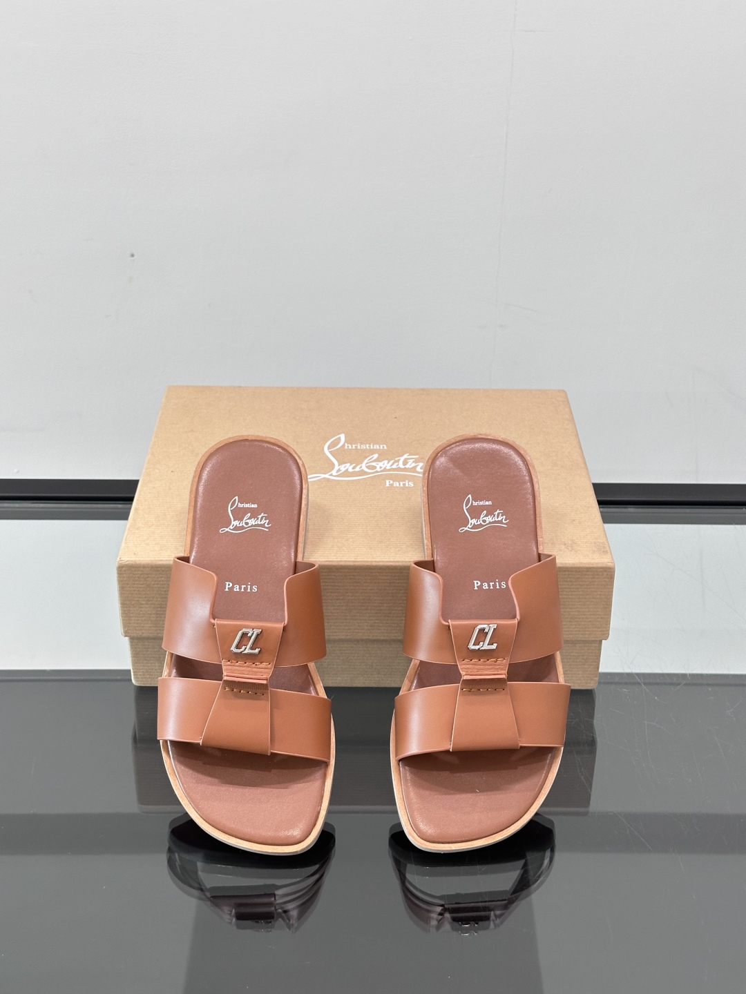 Christia*.Loubouti*高端男士拖鞋凉鞋。原版真牛皮大红底，意大利进口牛皮大底，头层牛皮，
