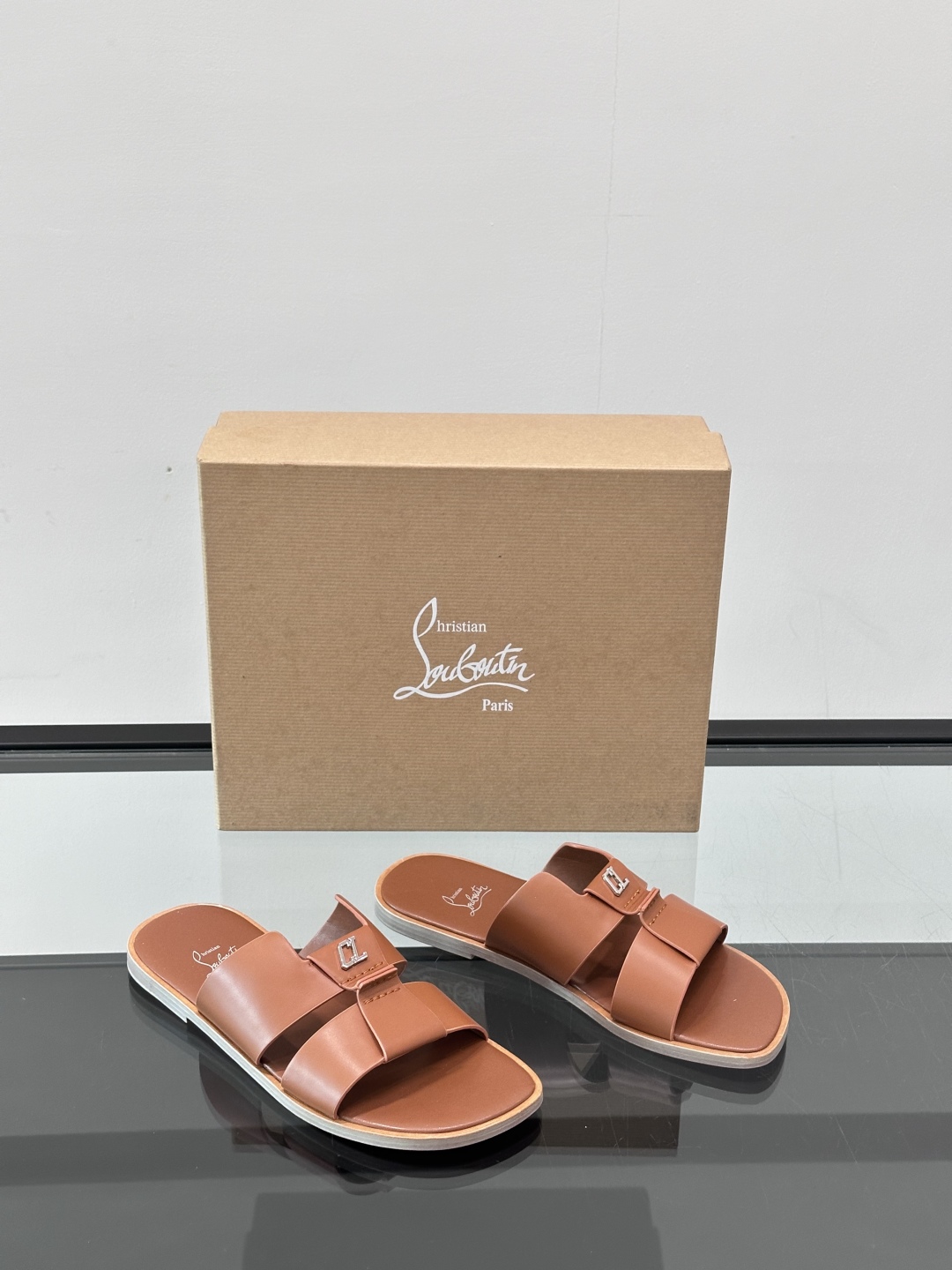 Christia*.Loubouti*高端男士拖鞋凉鞋。原版真牛皮大红底，意大利进口牛皮大底，头层牛皮，