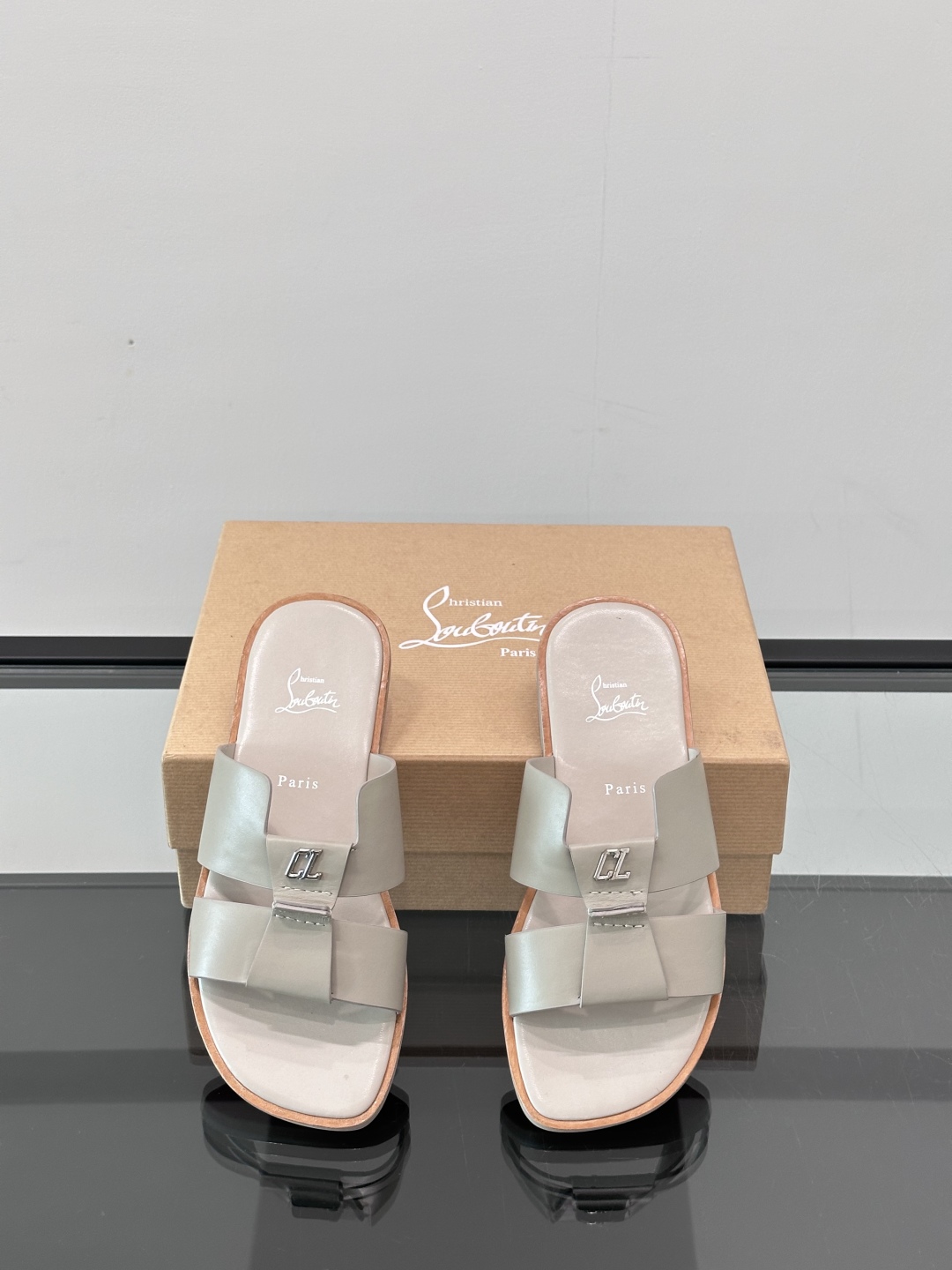 Christia*.Loubouti*高端男士拖鞋凉鞋。原版真牛皮大红底，意大利进口牛皮大底，头层牛皮，