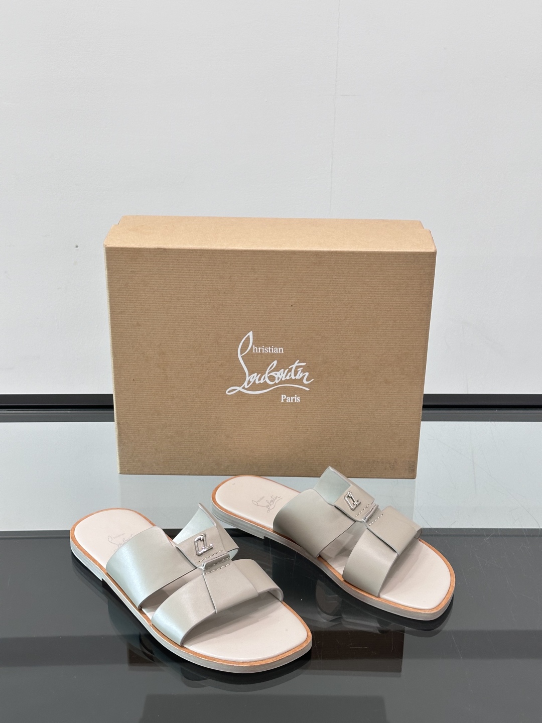 Christia*.Loubouti*高端男士拖鞋凉鞋。原版真牛皮大红底，意大利进口牛皮大底，头层牛皮，