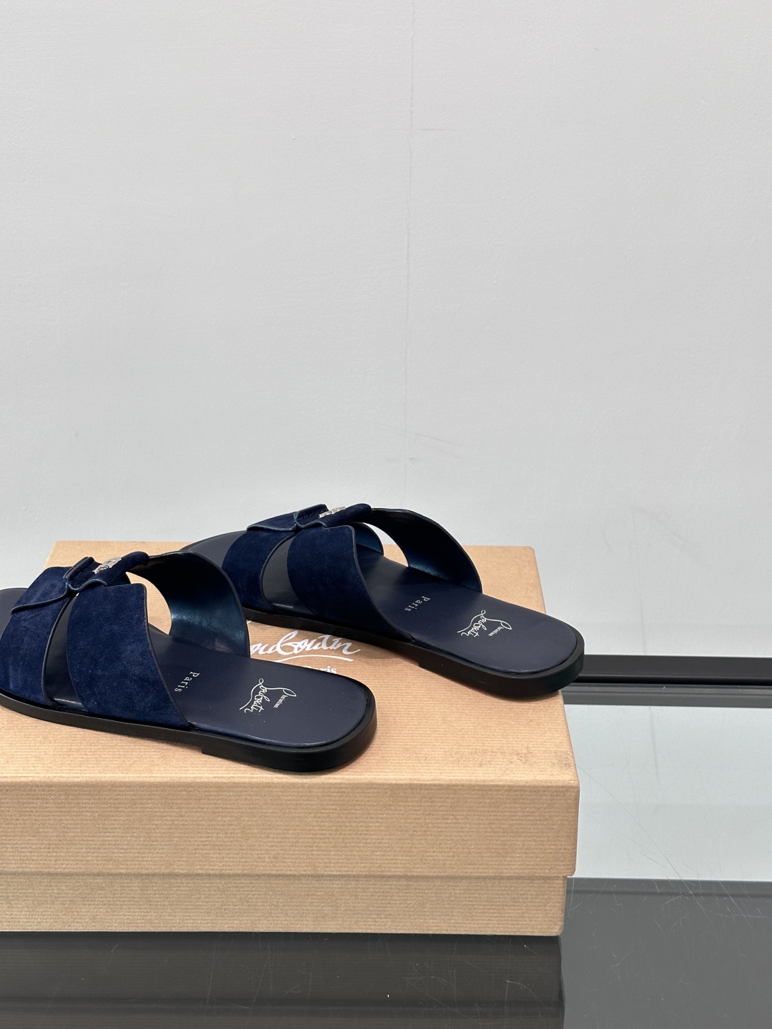 Christia*.Loubouti*高端男士拖鞋凉鞋。原版真牛皮大红底，意大利进口牛皮大底，头层牛皮，