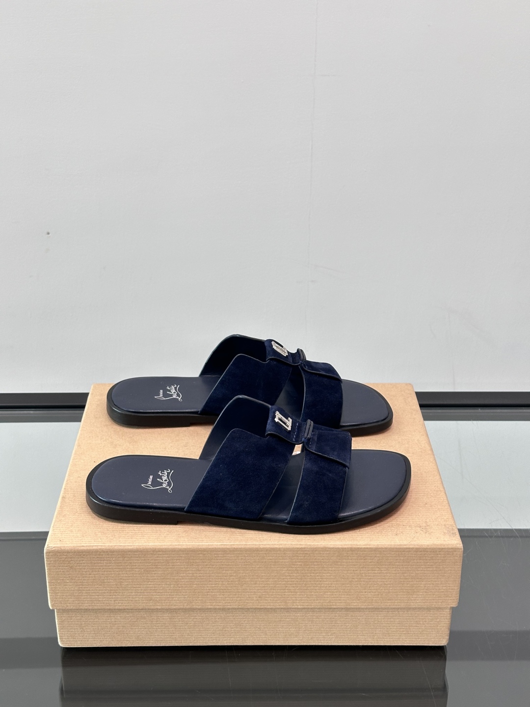 Christia*.Loubouti*高端男士拖鞋凉鞋。原版真牛皮大红底，意大利进口牛皮大底，头层牛皮，