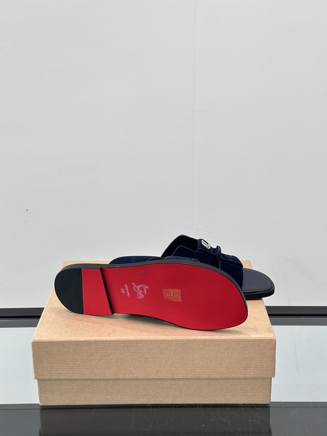 Christia*.Loubouti*高端男士拖鞋凉鞋。原版真牛皮大红底，意大利进口牛皮大底，头层牛皮，