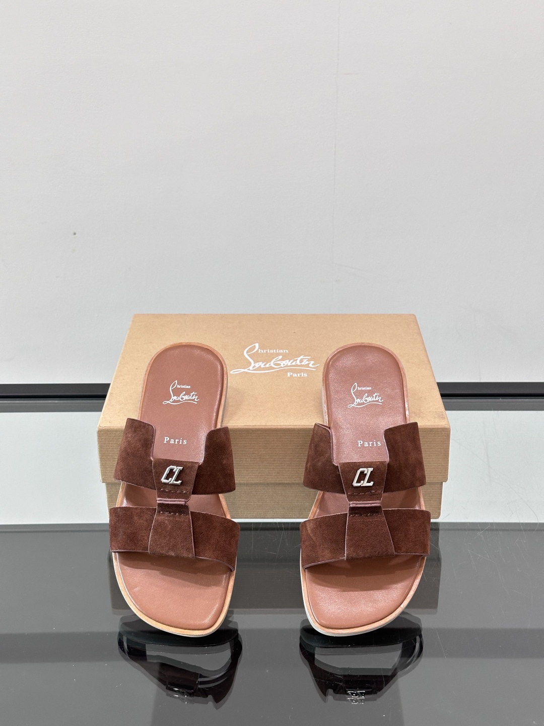 Christia*.Loubouti*高端男士拖鞋凉鞋。原版真牛皮大红底，意大利进口牛皮大底，头层牛皮，