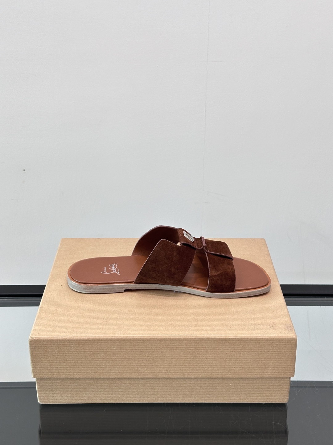 Christia*.Loubouti*高端男士拖鞋凉鞋。原版真牛皮大红底，意大利进口牛皮大底，头层牛皮，