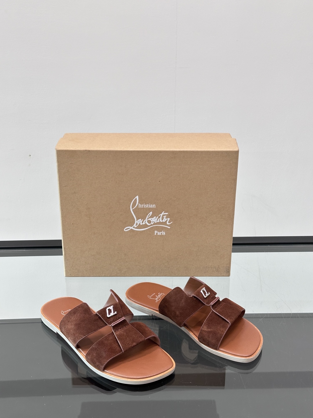 Christia*.Loubouti*高端男士拖鞋凉鞋。原版真牛皮大红底，意大利进口牛皮大底，头层牛皮，