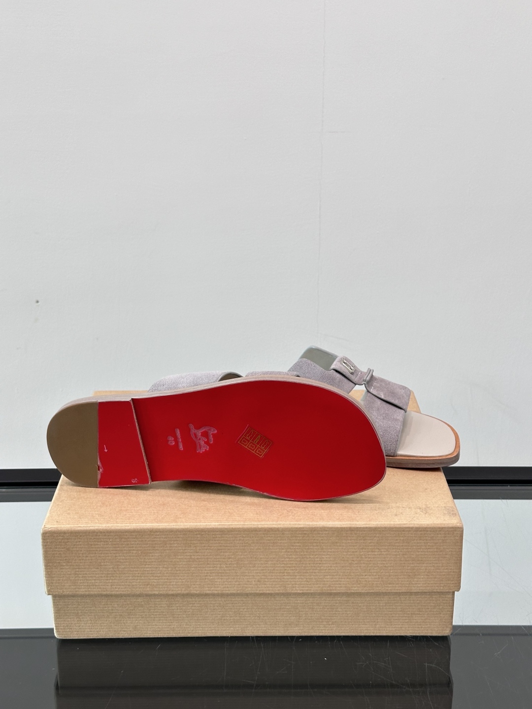 Christia*.Loubouti*高端男士拖鞋凉鞋。原版真牛皮大红底，意大利进口牛皮大底，头层牛皮，