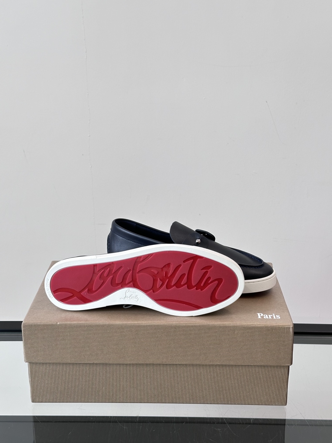 Christian Louboutin休闲老钱风乐福鞋👞气质拉满，简约百搭又舒服。
不挑场合，走哪儿都体