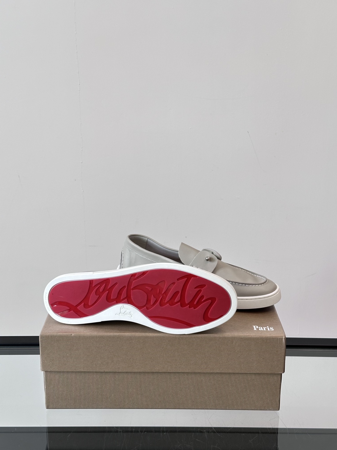 Christian Louboutin休闲老钱风乐福鞋👞气质拉满，简约百搭又舒服。
不挑场合，走哪儿都体