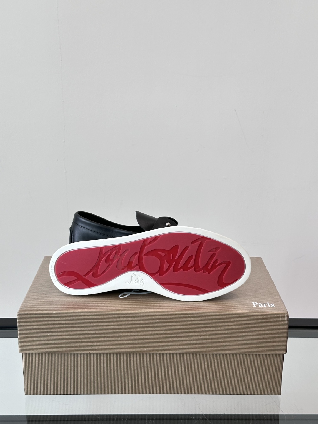 Christian Louboutin休闲老钱风乐福鞋👞气质拉满，简约百搭又舒服。
不挑场合，走哪儿都体