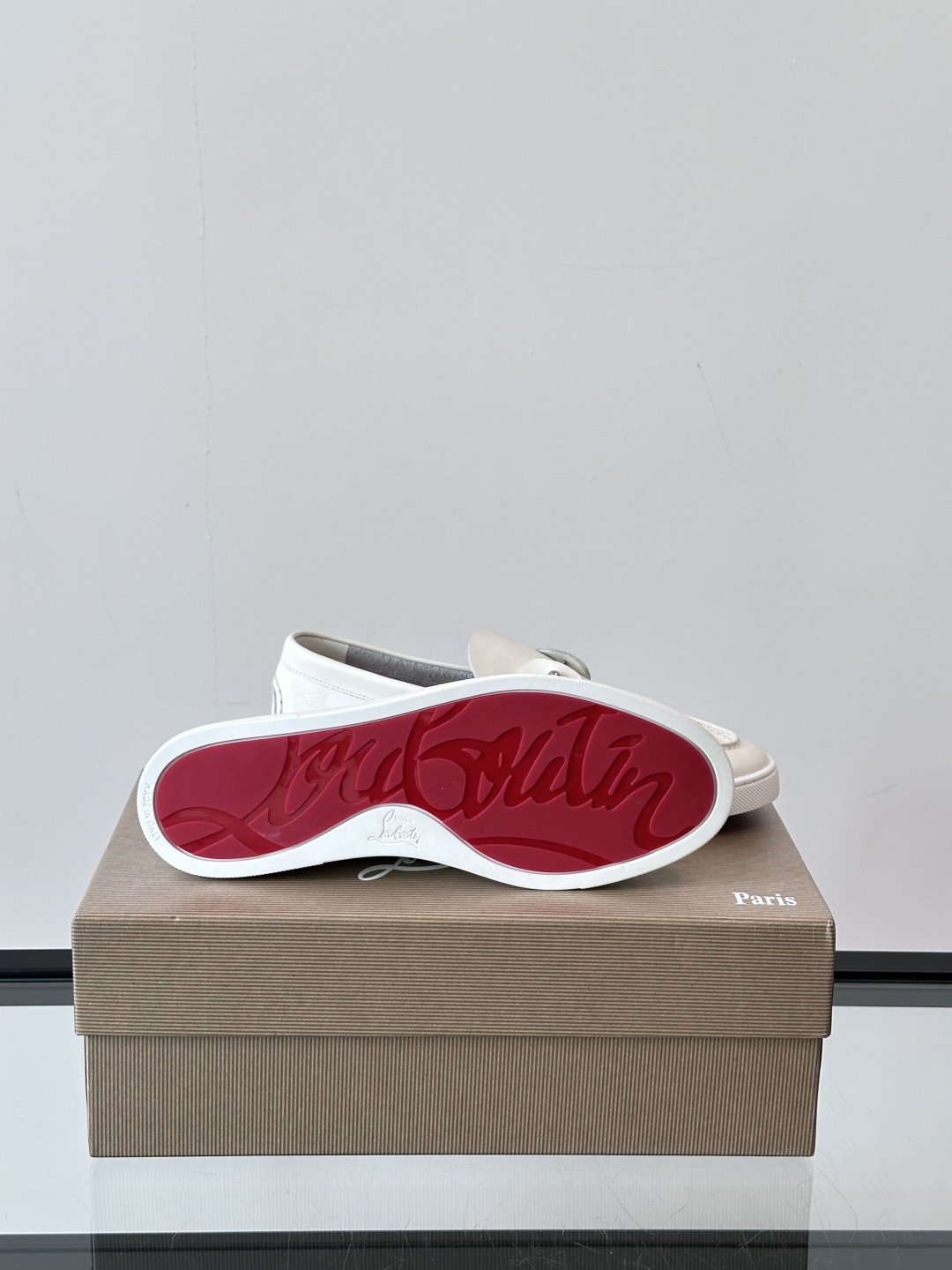 Christian Louboutin休闲老钱风乐福鞋👞气质拉满，简约百搭又舒服。
不挑场合，走哪儿都体