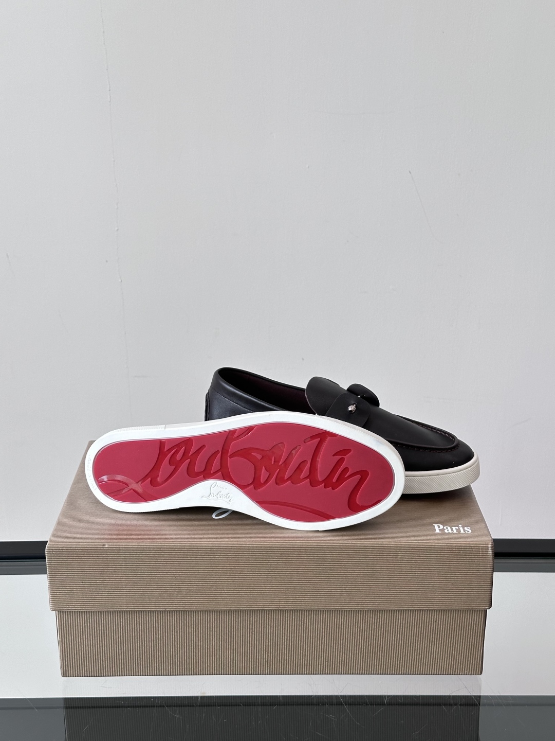 Christian Louboutin休闲老钱风乐福鞋👞气质拉满，简约百搭又舒服。
不挑场合，走哪儿都体