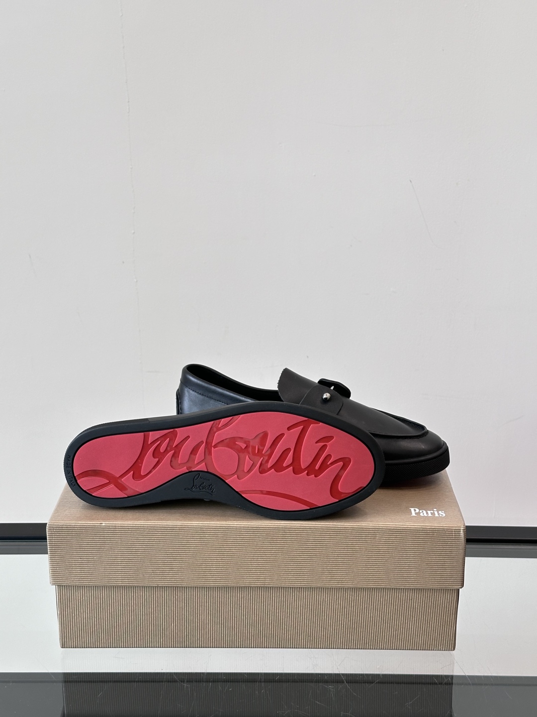 Christian Louboutin休闲老钱风乐福鞋👞气质拉满，简约百搭又舒服。
不挑场合，走哪儿都体