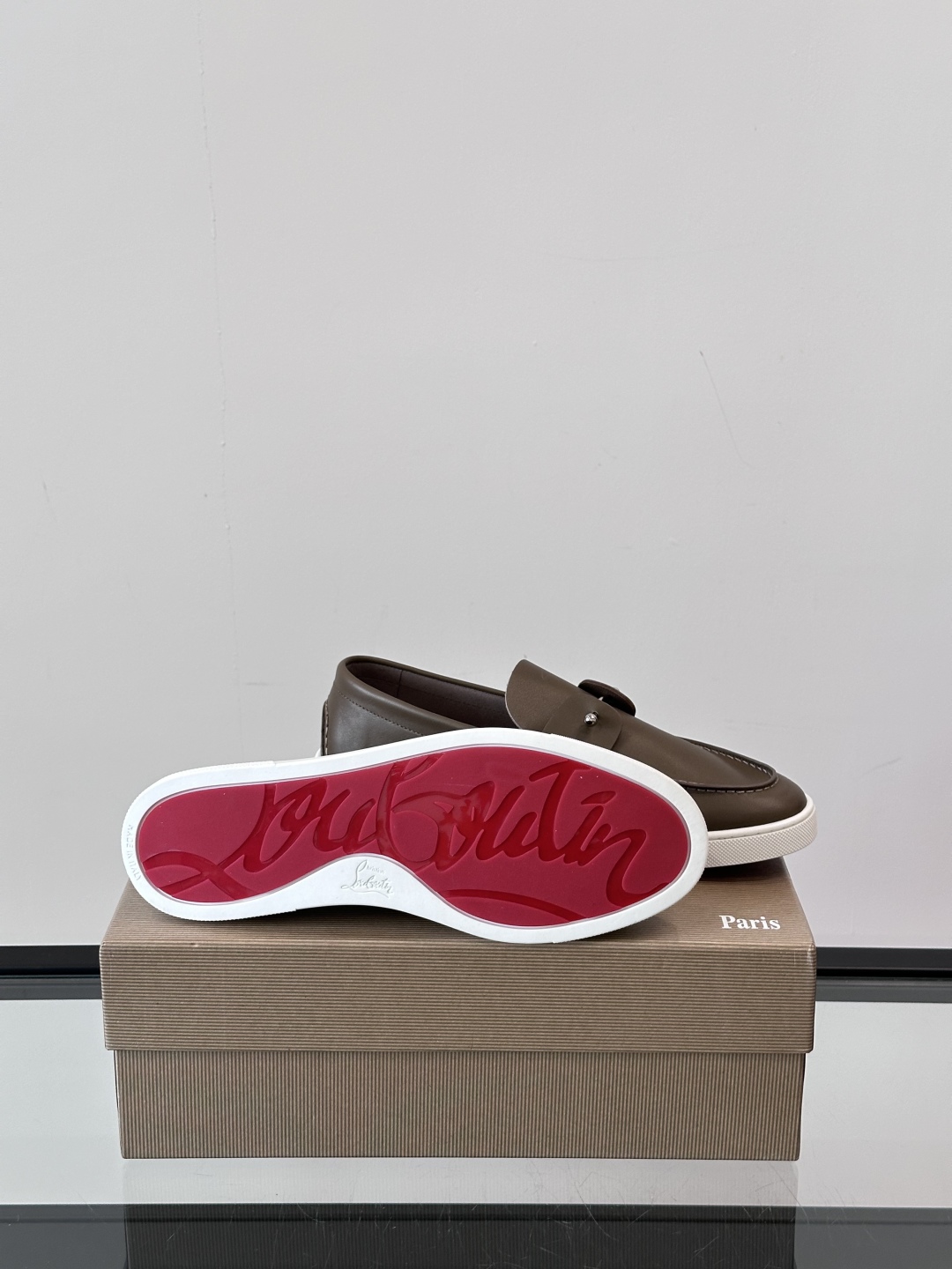 Christian Louboutin休闲老钱风乐福鞋👞气质拉满，简约百搭又舒服。
不挑场合，走哪儿都体