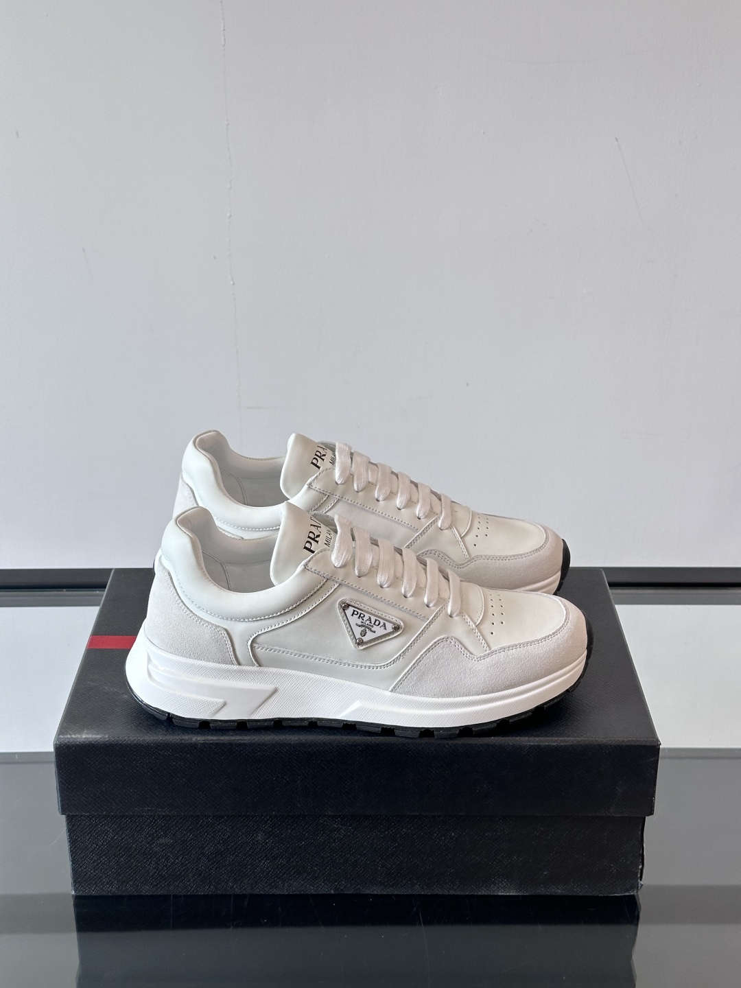 Prada Baskets Basses en Cuir pour Hommes - Style et Confort Printemps/Été