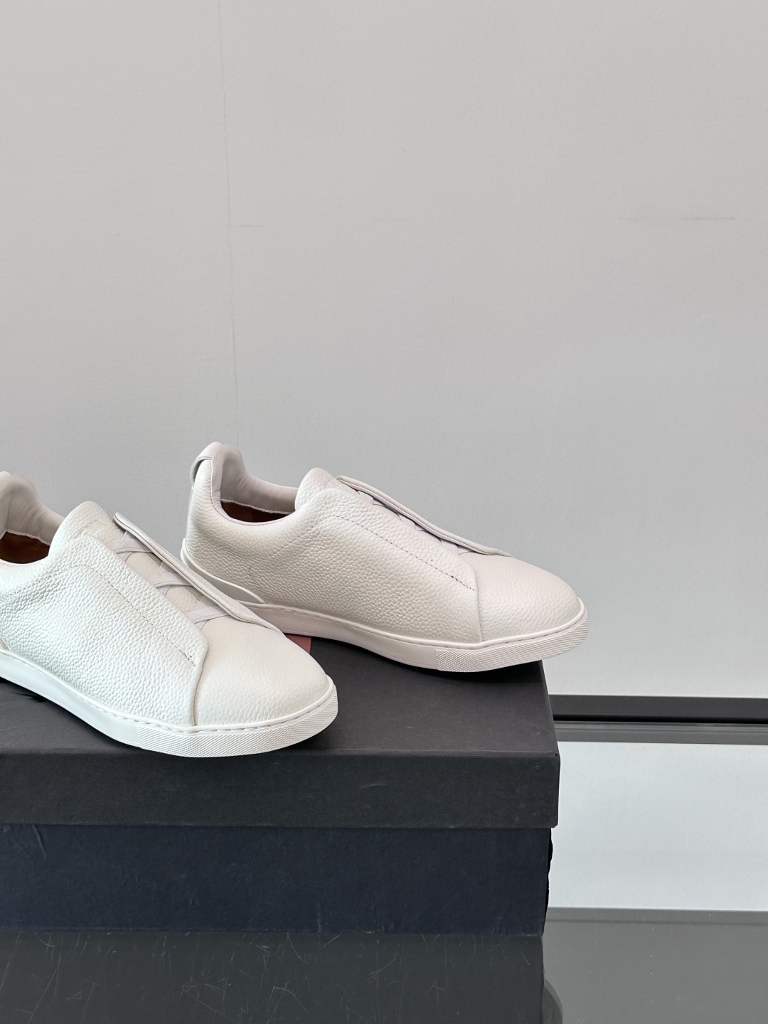 ZEGNA杰尼亚TriPle Stitch系列平板休闲鞋👟！粒面低帮运动鞋质感柔软。脚感nice 必入单