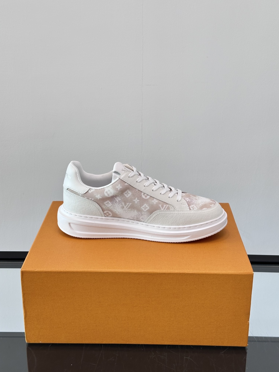 Louis Vuitton Beverly Hills Monogram Sneakers White Leather for Men, size 38-44 9 cmp i1750065729112 5077 0 7