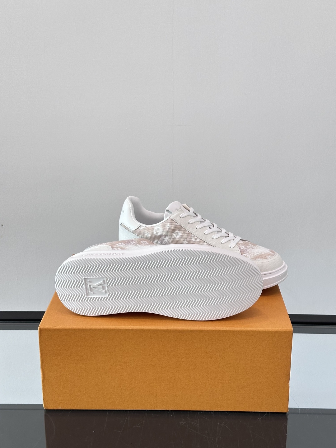 Louis Vuitton Beverly Hills Monogram Sneakers White Leather for Men, size 38-44 10 cmp i1750065730968 9555 0 8