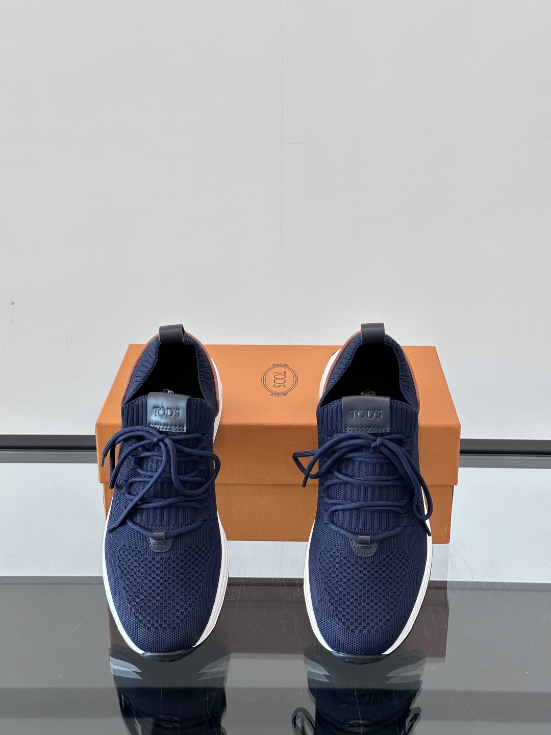 Tod'S 🆕新款男士休闲运动鞋，进口一体飞织材质，质感高端细腻，小牛皮垫脚，贴肤柔软，简约不简单，复古