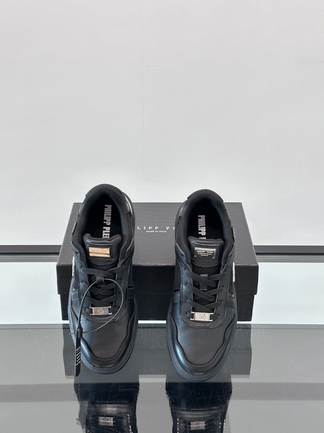 PHILIPP PLEIN-菲利普•普莱茵，德国潮牌男士低帮板鞋，牛皮鞋面设计，鞋面皮牛皮打造，透气布内