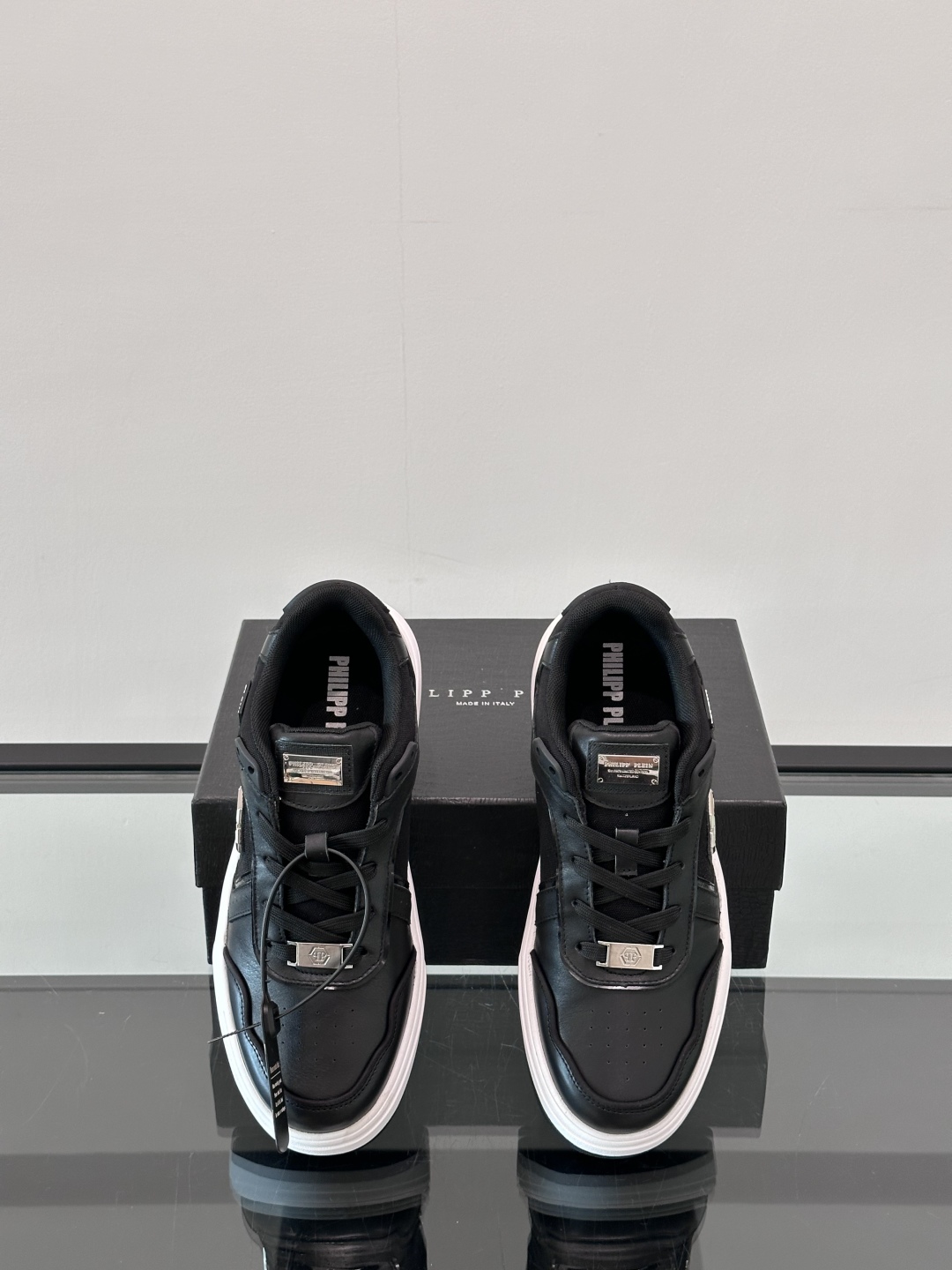 PHILIPP PLEIN-菲利普•普莱茵，德国潮牌男士低帮板鞋，牛皮鞋面设计，鞋面皮牛皮打造，透气布内