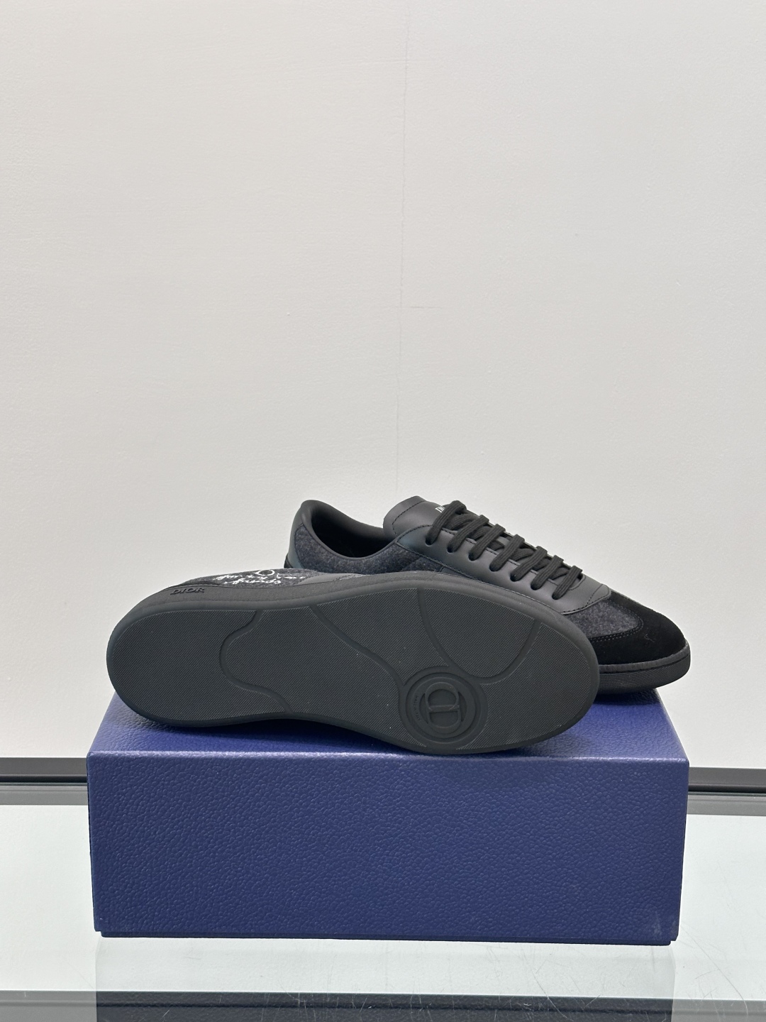 Dior B12281 Sneakers: Iconic Design, Premium Leather, and Signature Style 10 cmp i1750066414685 4781 0 8