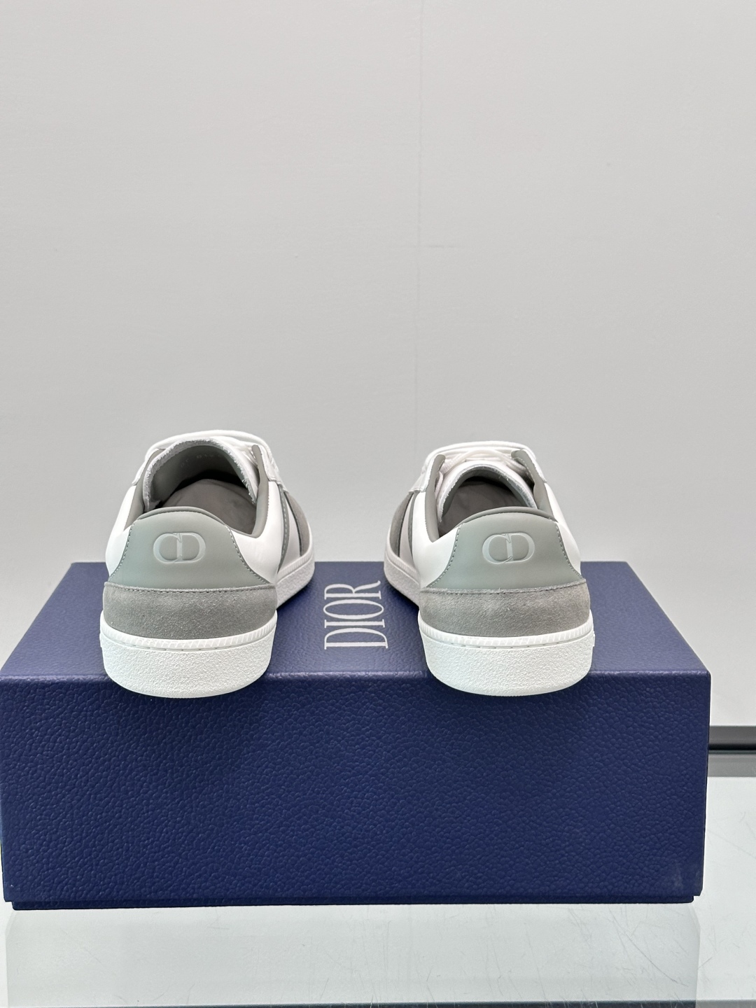 Dior B22 Men's Sneakers in White Leather with Embossed Logo 9 cmp i1750066573336 1364 0 7